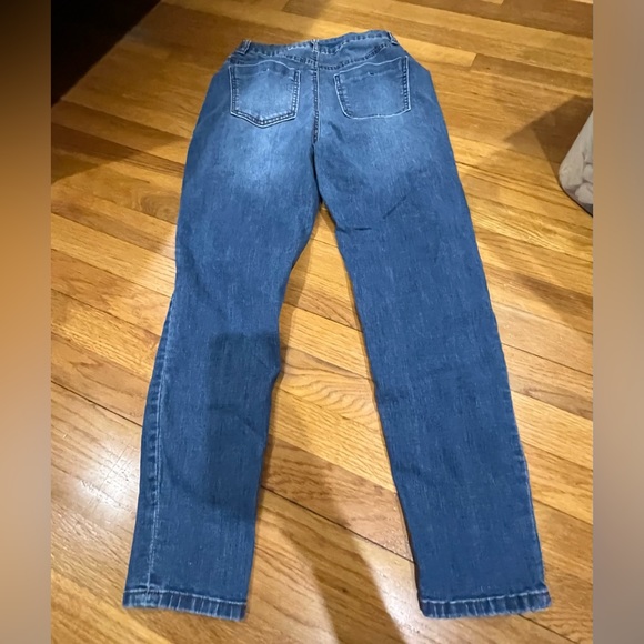 Size 7 skinny blue jeans. - Picture 2 of 2